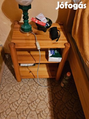 Fenyő franciaágy éjjeliszekrénnyel