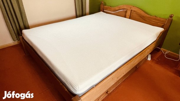 Fenyő franciaágy matraccal, 2 éjjeliszekrénnyel eladó