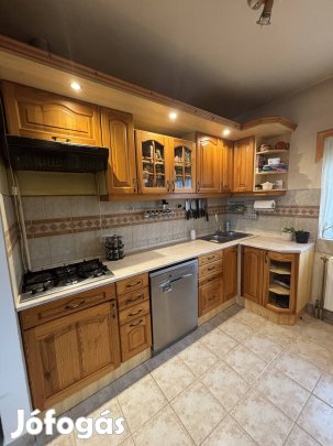 Fenyő frontos konyhabútor