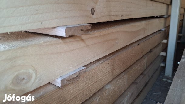 Fenyő fűrészanyag 