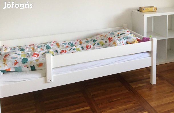 Fenyő gyerekágy matraccal