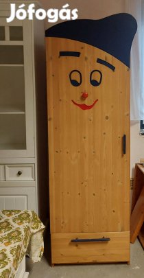 Fenyő gyerekszekrény