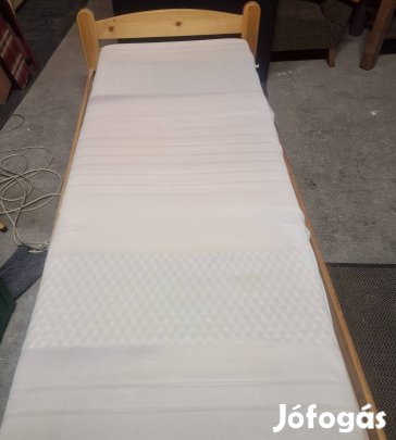 Fenyő heverő matraccal. Szép állapotban!