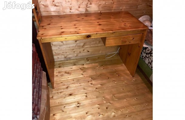 Fenyő íróasztal