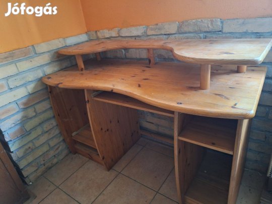 Fenyő íróasztal