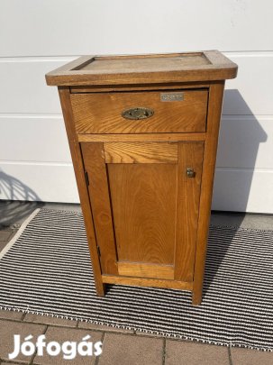 Fenyő kis szekrény 