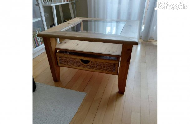 Fenyő kisasztal