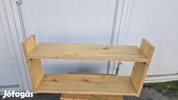 Fenyő polc eladó. 