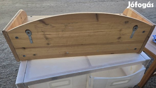 Fenyő polc fogas részel.