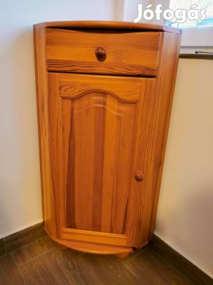 Fenyő sarokszekrény