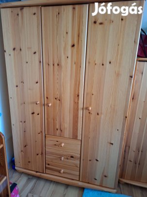Fenyő szekrény