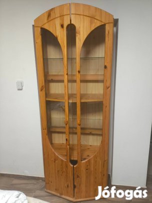 Fenyő szekrény vitrin