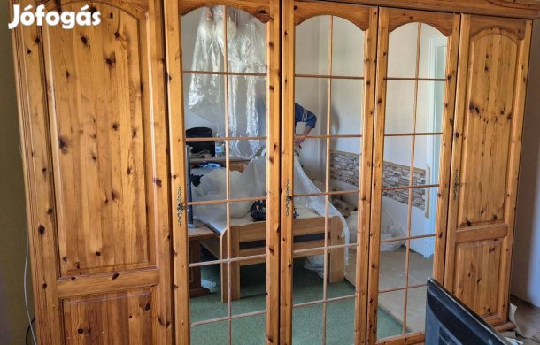 Fenyő szekrénysor 95.000,-Ft 5 ajtós