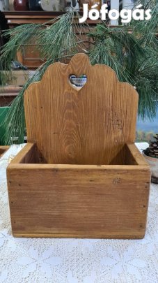 Fenyő szivecskés tároló