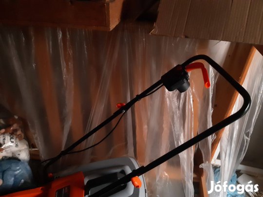 Fenyő tömörfa ágykeret, egy személyes, Wellpur memória matracal