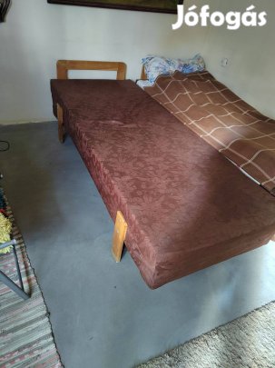 Fenyő vázú ágy két darab