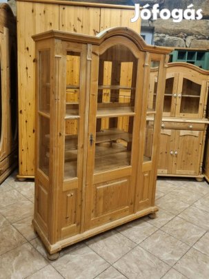Fenyő vitrin 117x180x44