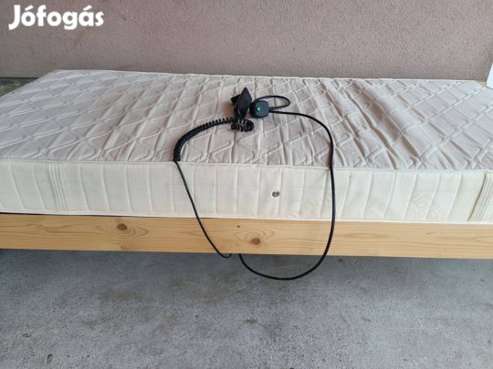 Fenyőágy elektromos ágyráccsal , matraccal együtt