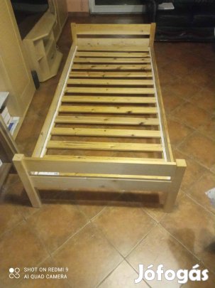 Fenyőágykeret