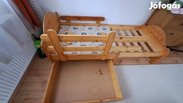 Fenyőfa gyerekágy