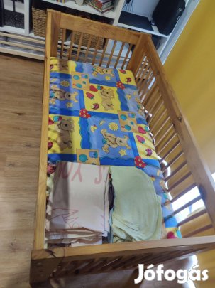 Fenyőfa kiságy gyerekágy kókuszmatraccal