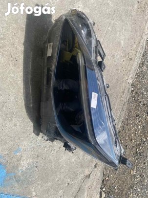 Fényszoró yaris cross b.e 2021 eladó