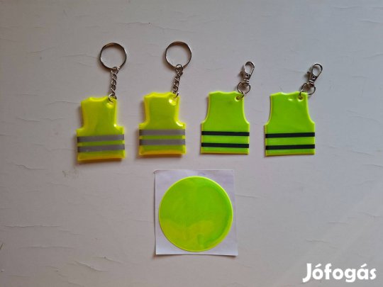 Fényvisszaverő kulcstartó és matrica darabár
