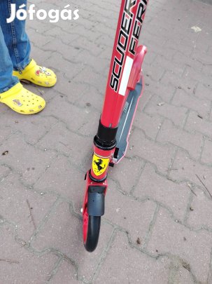 Ferari scuderia roller újszerű benzinkutas pontgyűjtős volt. Ft