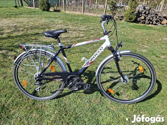 Férfi 28-as trekking kerékpár ingyen futár 