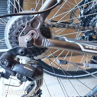 Férfi, 22"-os aluvázas, első teleszkópos, Shimano váltós
