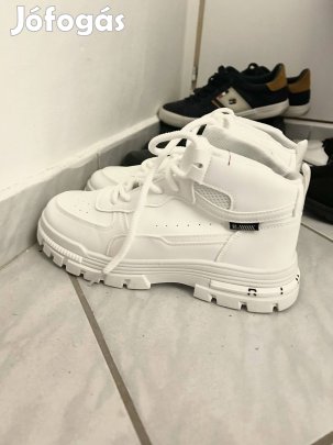 Férfi bakancs 41 Méret