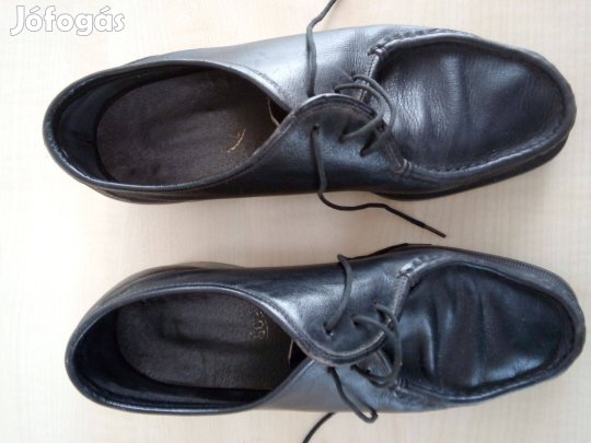 Férfi bőrcipő, alkalmi fekete valódi bőr cipő.40,5