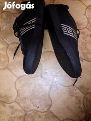 Ferfi cipő teljesen új 