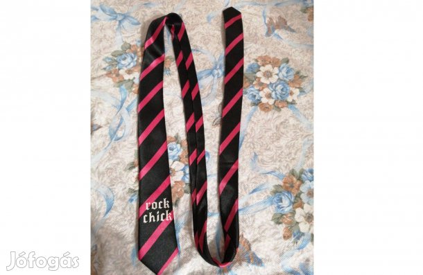 Férfi csíkos nyakkendő