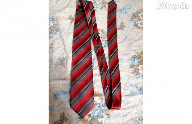 Férfi csíkos nyakkendő