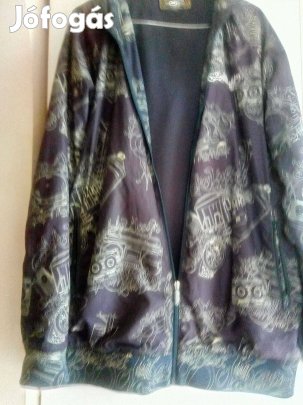 Férfi dzseki kapucnis