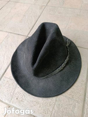 Férfi és női kalapok