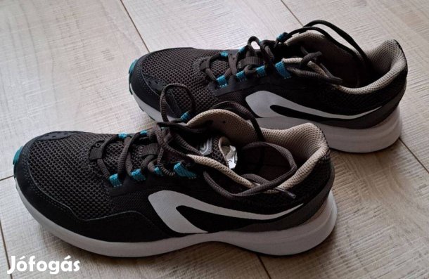 Férfi/fiú sportcipő (40-es méret)