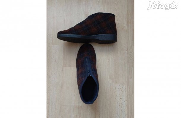 Férfi házi mamusz, zipzáros, 42-es, Új