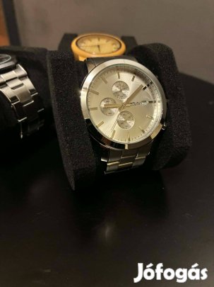Férfi karóra fém szíjas