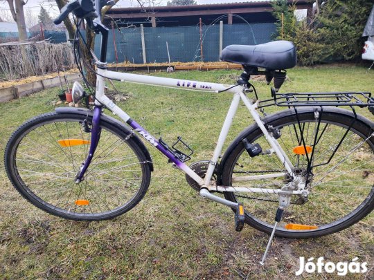 Férfi kerékpár megkímélt