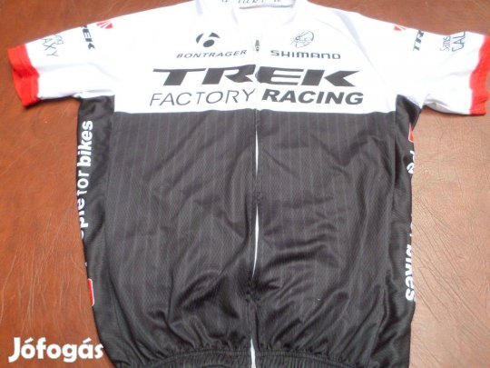 Férfi kerékpáros felső Trek félár alatt