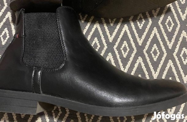 Férfi magasszárú cipő