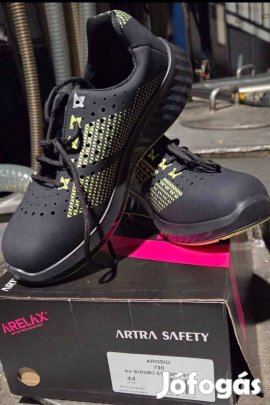 Férfi munkacipő fém orrvédővel 44 méret
