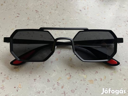 Férfi napszemüveg nyolcszögletű kerettel