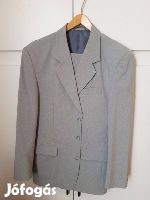 Férfi öltöny