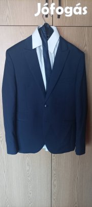 Férfi öltöny 