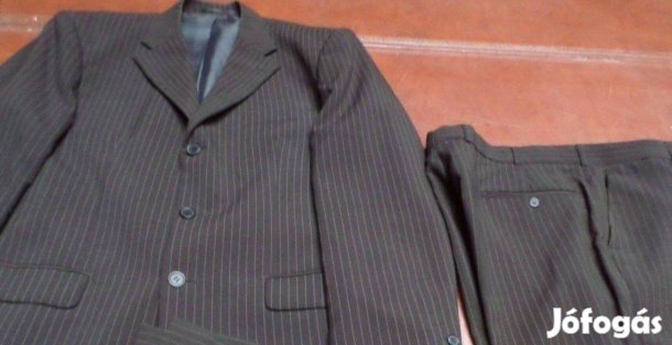 Férfi öltöny modern sötét színű Új félár alatt