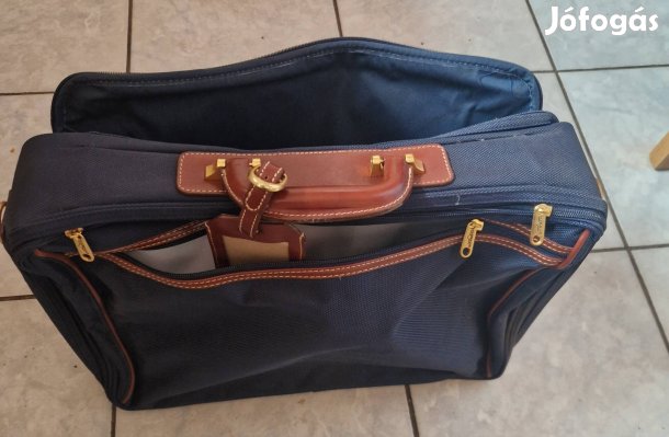 Férfi táska több zsebbel