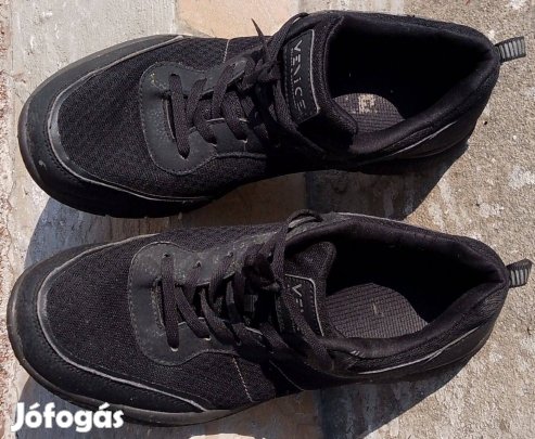 Férfi újszerű divatos,Venécia sport cipőmet, 42/43-as olcsón eladóm!